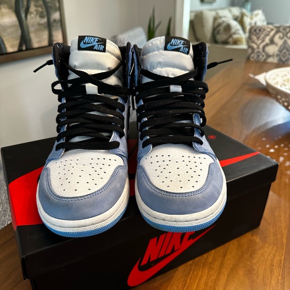Air Jordan 1 Retro High OG University Blues Size 10.5 - Picture 2 of 6